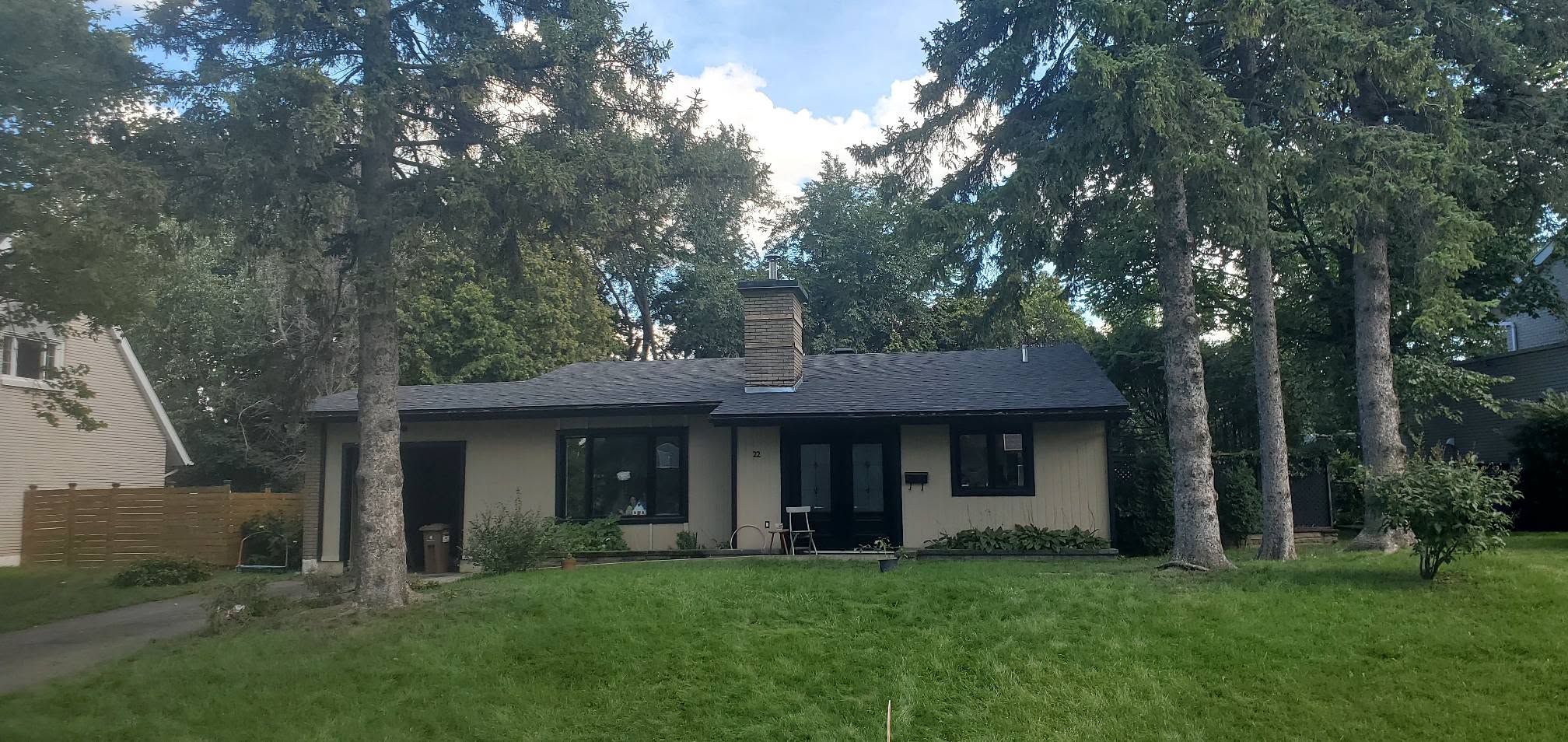 Réfection complète de toiture en bardeau charbon sur un bungalow, chantier MG Gallant